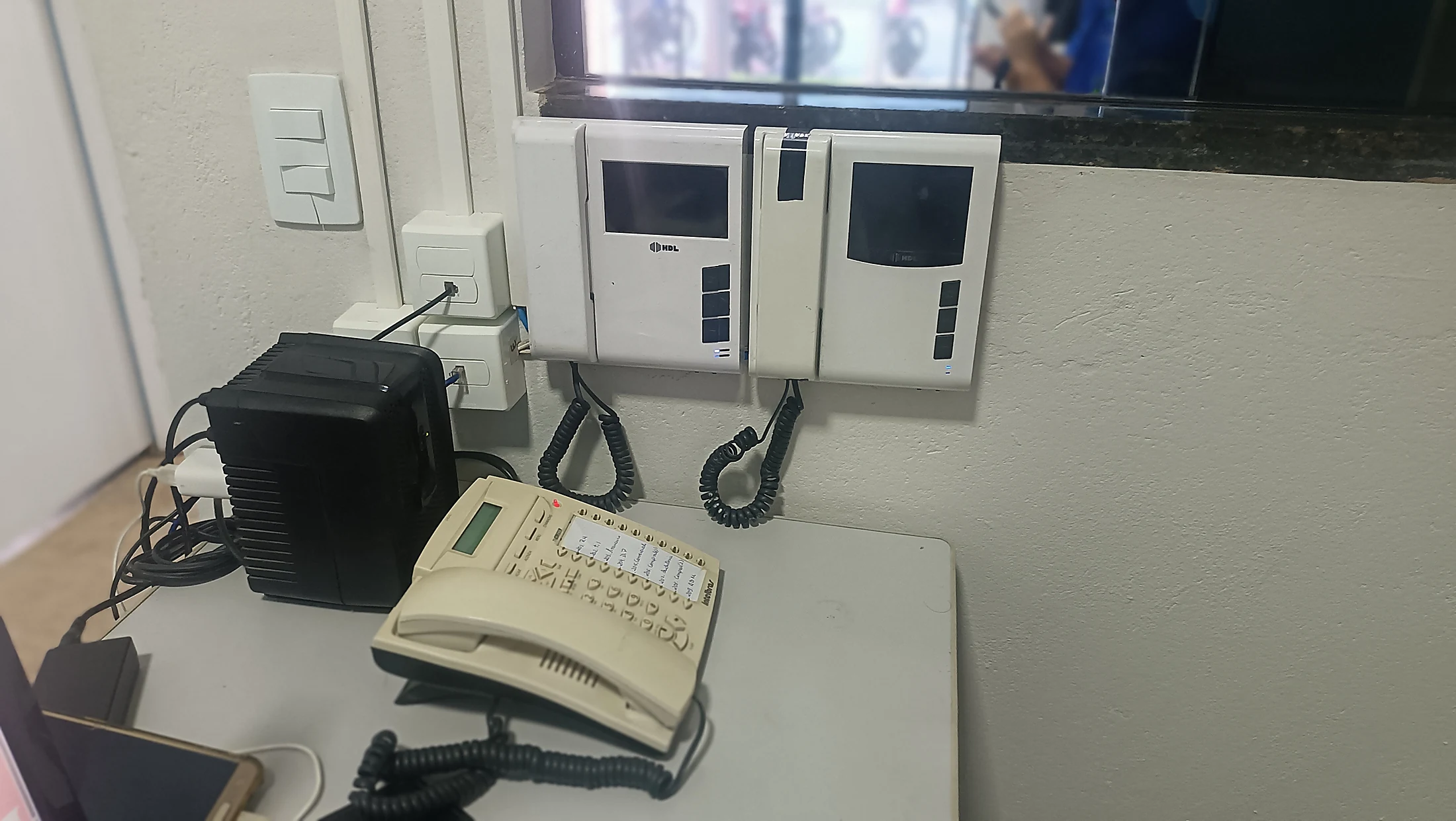 Equipamentos de interfone instalados