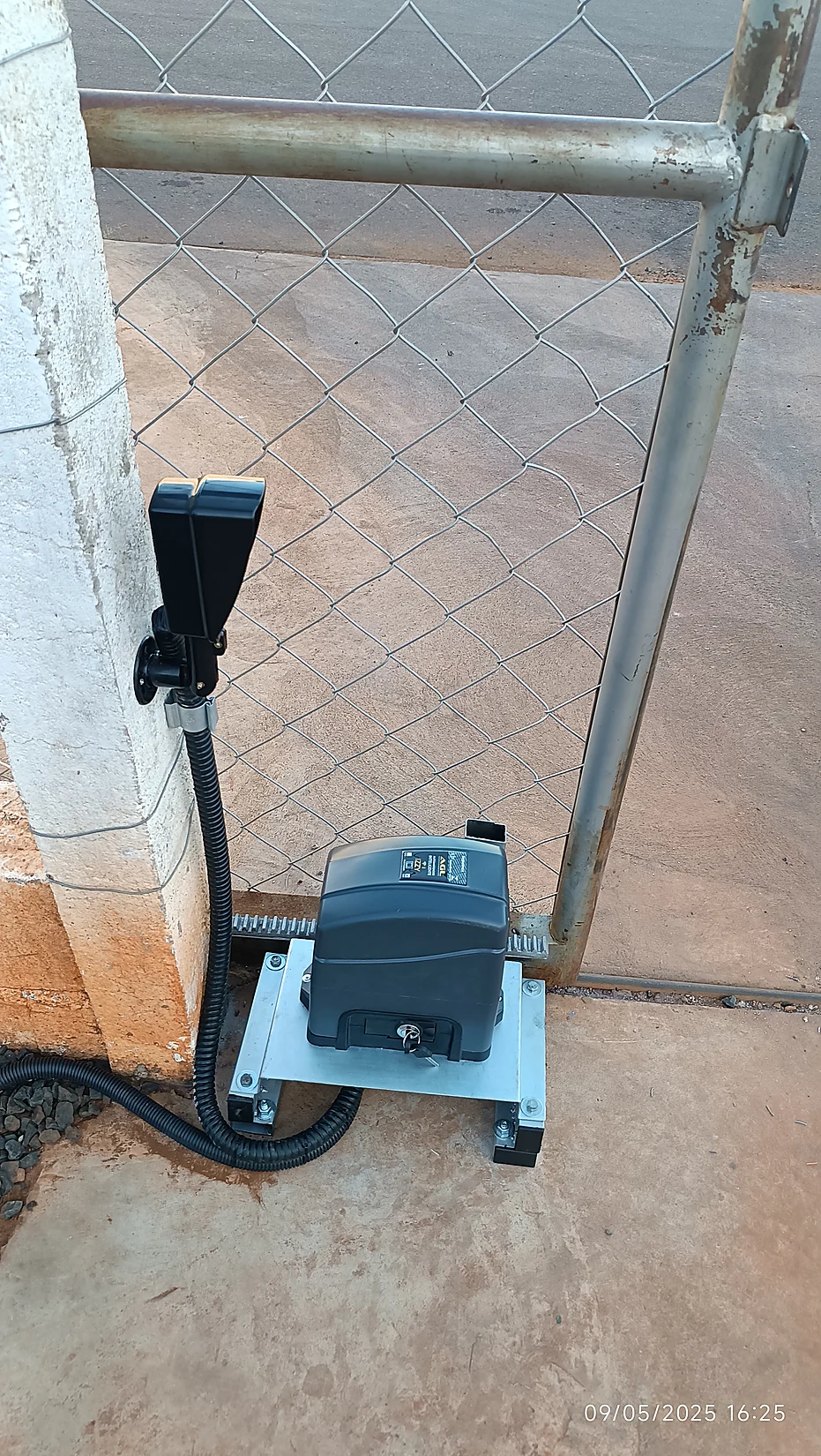Automação instalada em portão eletrônico