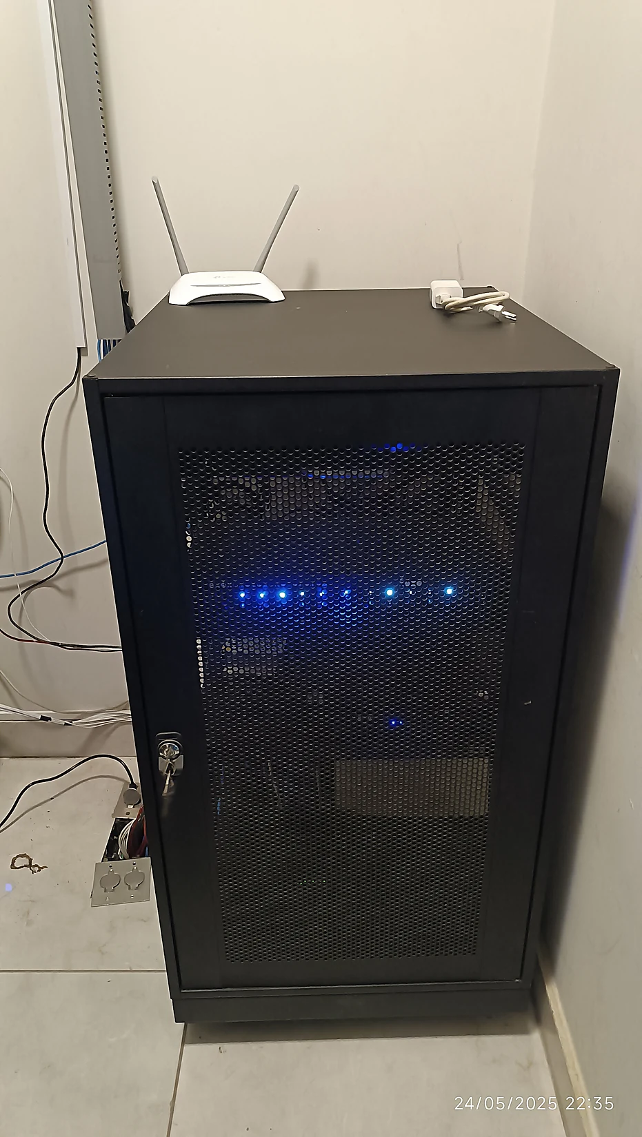 Rack servidor em funcionamento